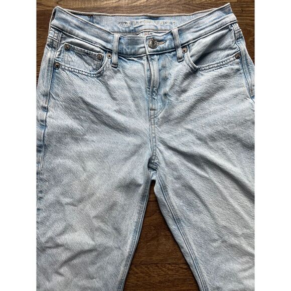American Eagle Womens 0R Light Wash High-Rise Relaxed Thigh 90's Straight Jean - Picture 3 of 16